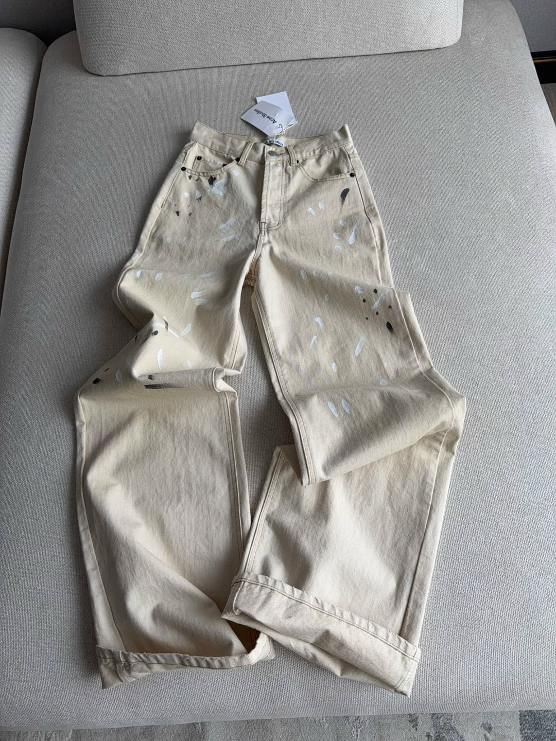 светлые брюки,бежевые брюки,модные брюки,брюки с принтом,джинсы брюки