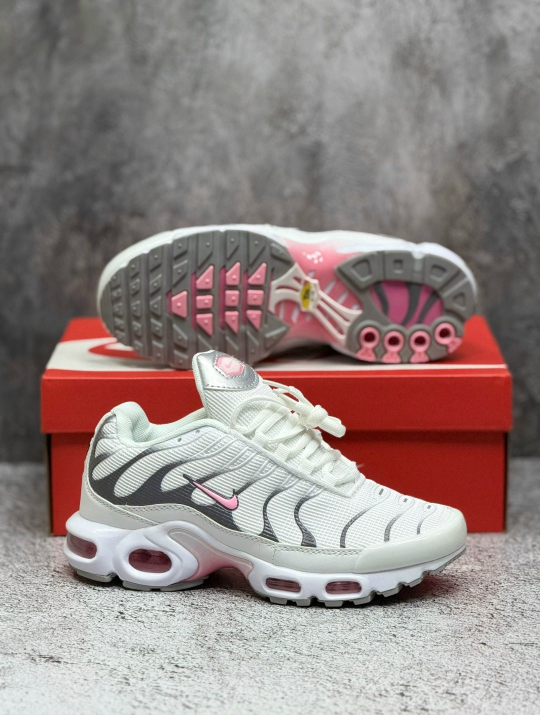 кроссовки летние спортивные nike air max tn plus,кроссовки nike air max tn plus,nike air max tn plus white,кроссовки nike air max plus tn nike,кроссовки женские nike air max tn plus