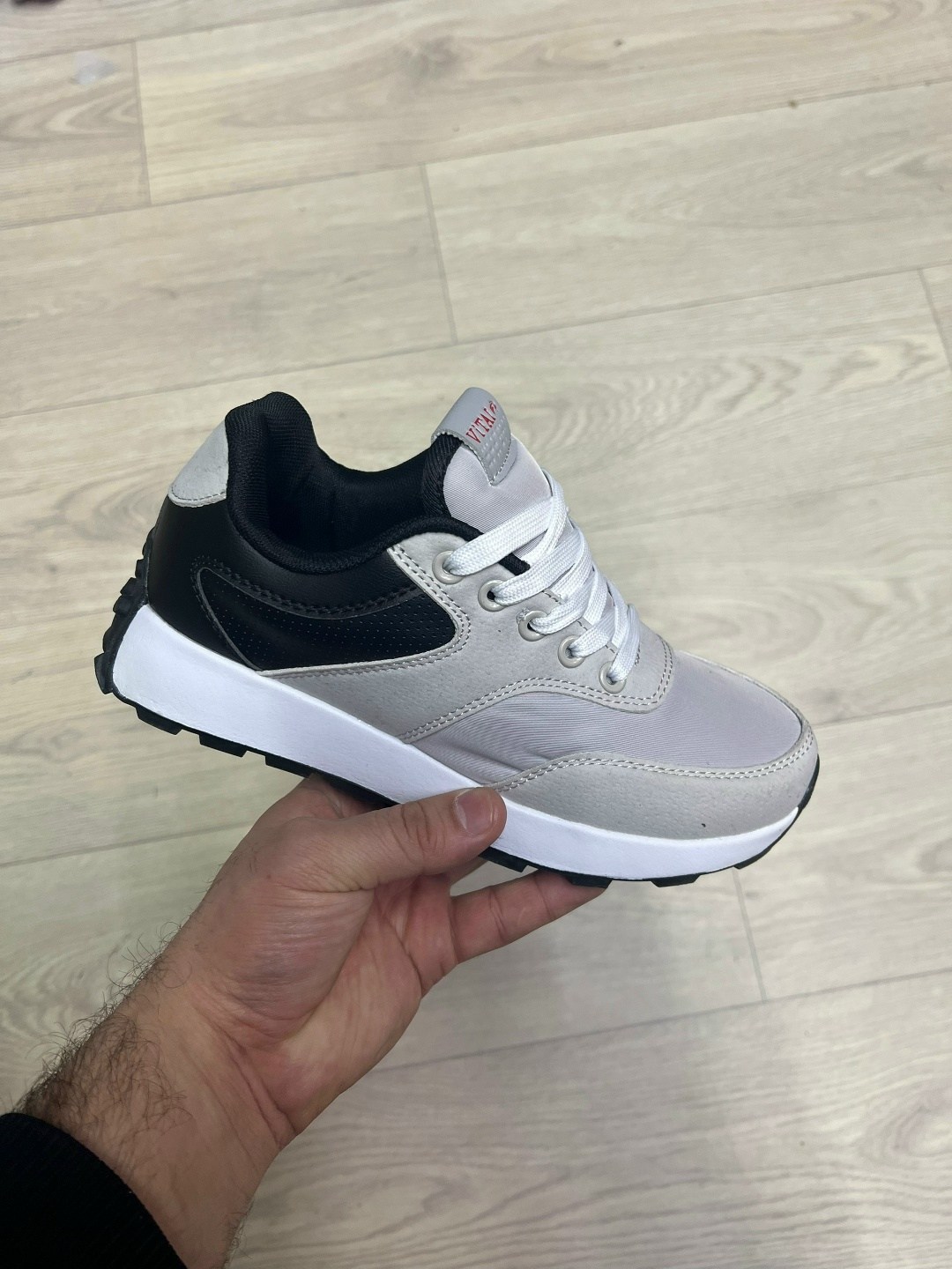 кроссовки женскиe,,кроссовки для женщин,кроссовки ,кроссовка