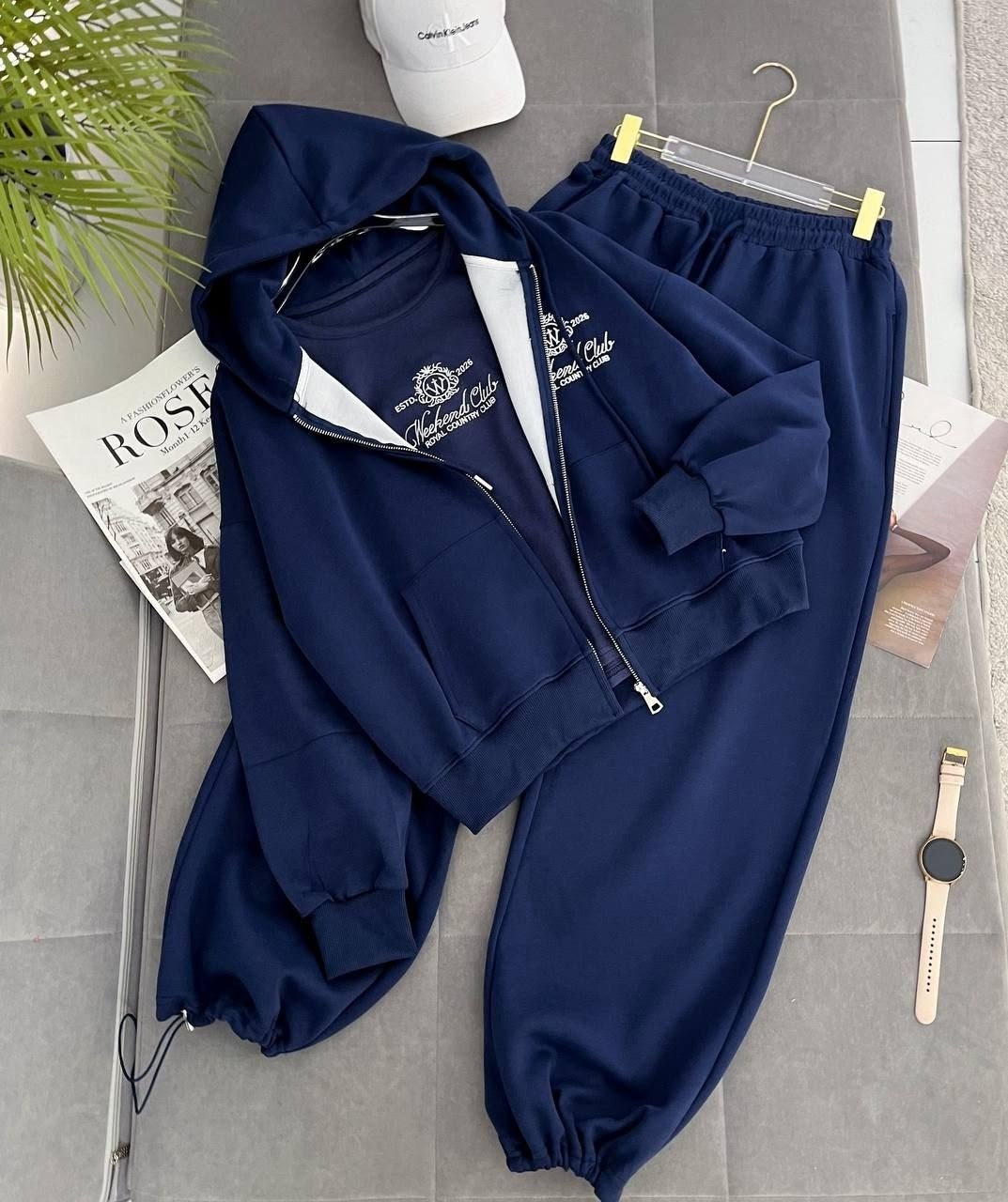 стильный спортивный костюм двойка miu miu,женский красный костюм miu miu,спортивный костюм,костюм женский,женские спортивные костюмы