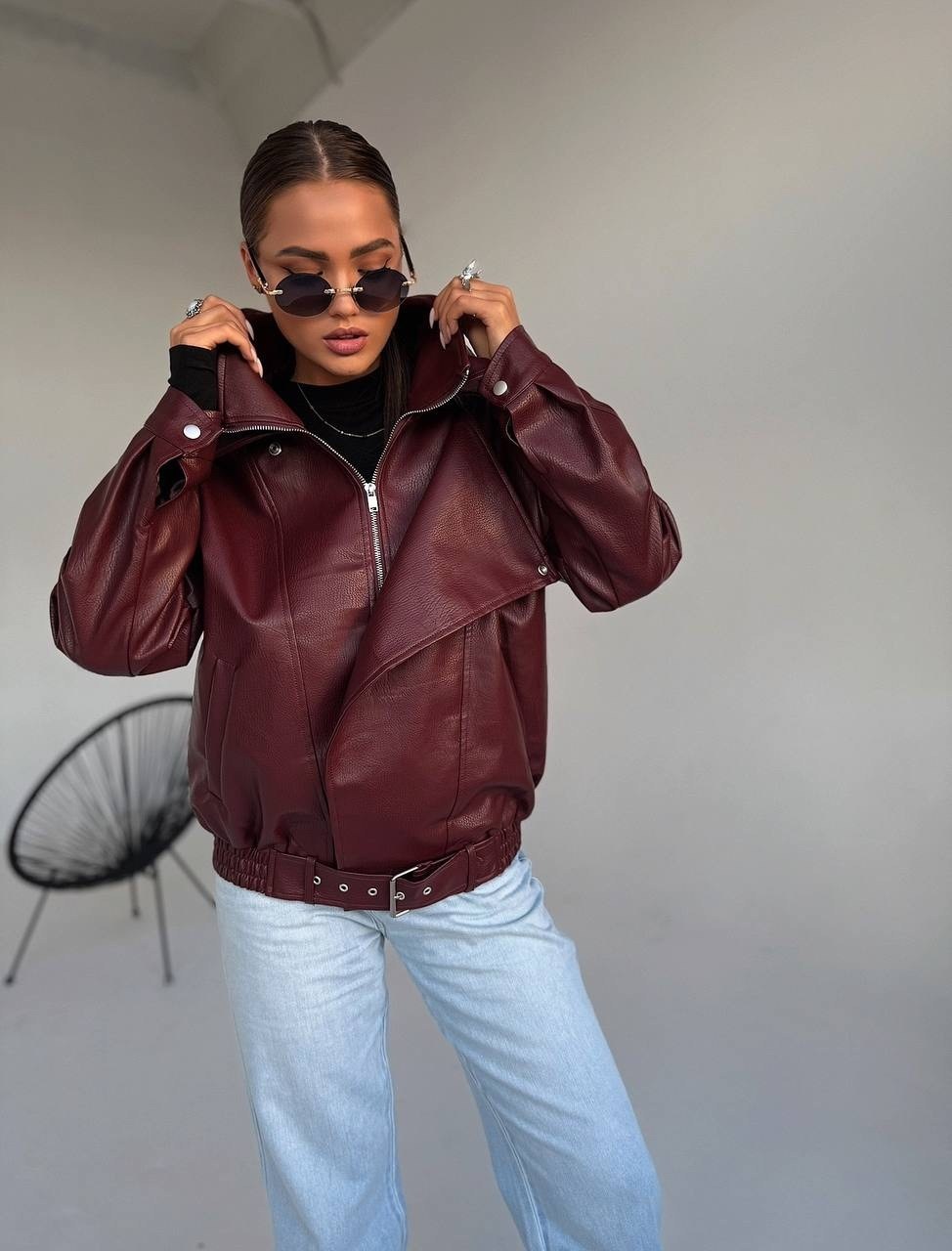 куртка из экокожи,женская куртка кожаная оверсайз короткая okssana firsanova,модные бордовые кожаные куртки с лацканами,коричневая женская кожаная куртка-косуха,куртка кожаная