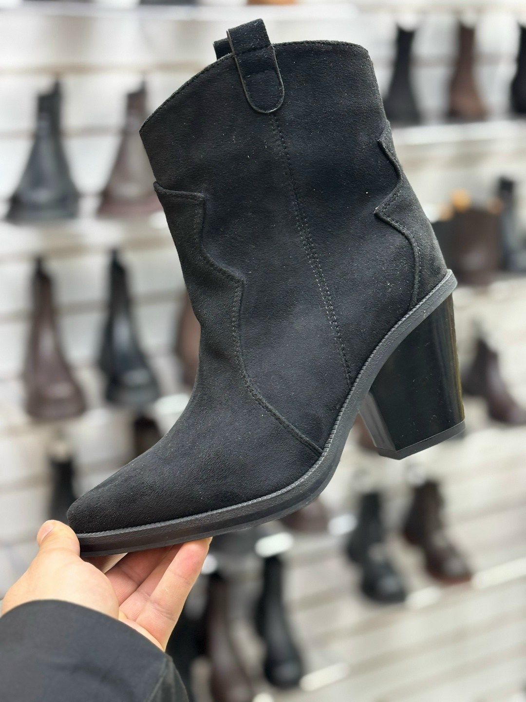 ,казаки демисезонные ботинки замшевые,ботильоны казаки натуральные,казаки замшевые эконика,казаки женские