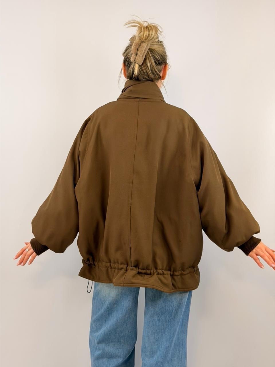 куртка бомбер,куртка женcкая оверсайз,куртка модная,женская куртка-бомбер оверсайз,бомбер оверсайз