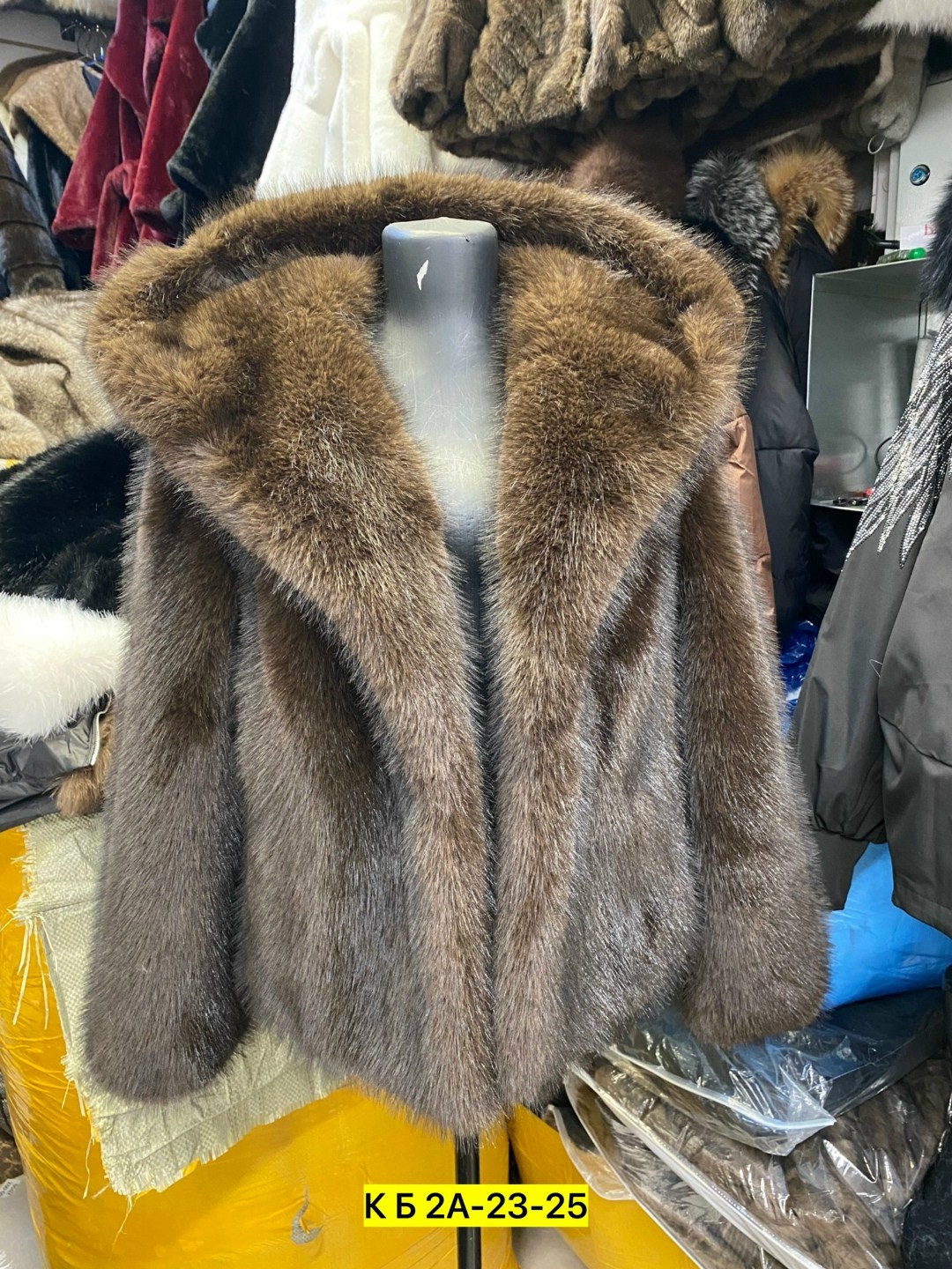 белая шубка,шубка,шуба автоледи,девушка,меховая куртка автоледи