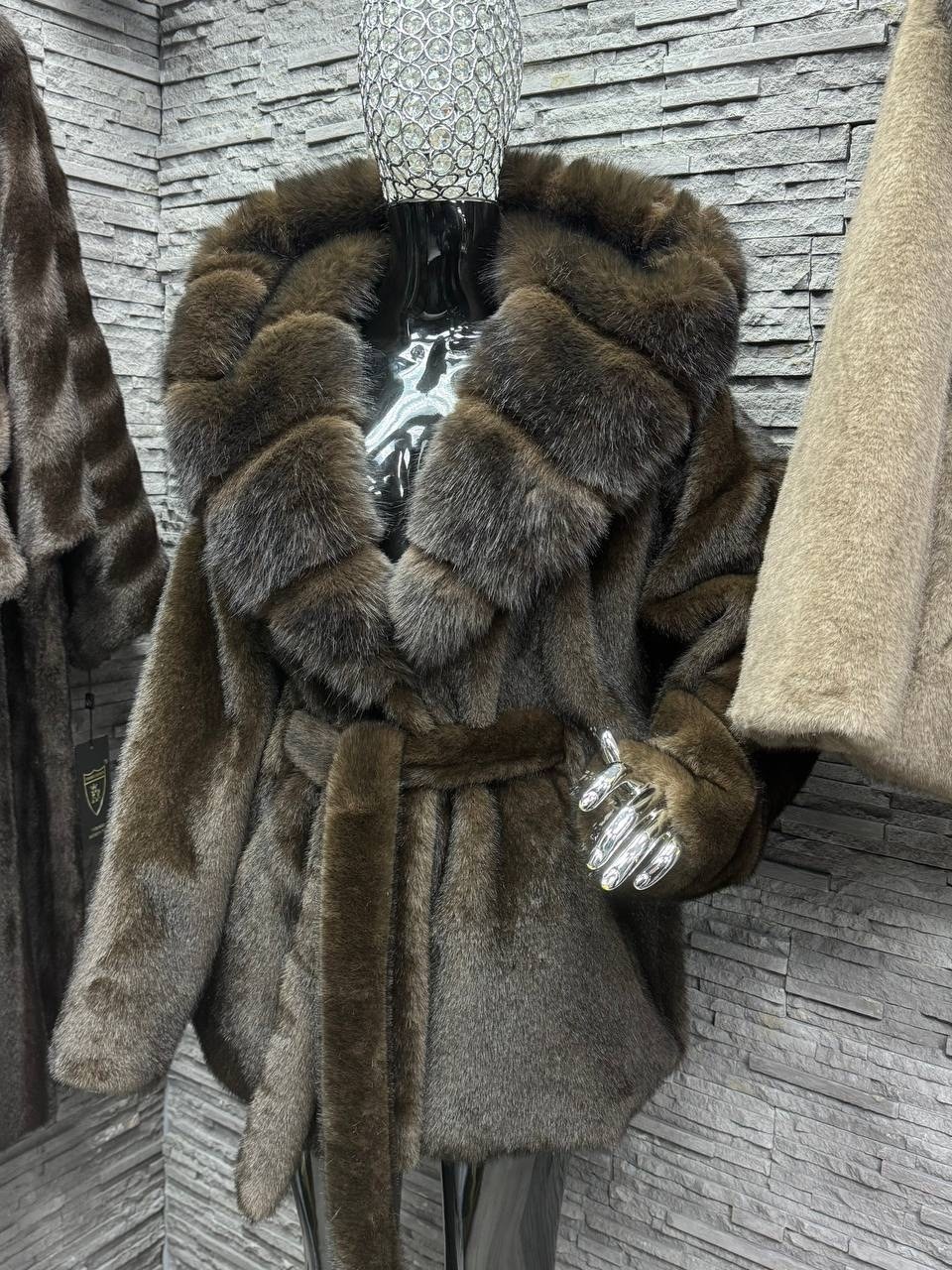 пальто с мехом,кашемировое пальто с натуральным мехом,шуба,женская шуба,шубка из меха европейской норки с капюшоном из меха песца