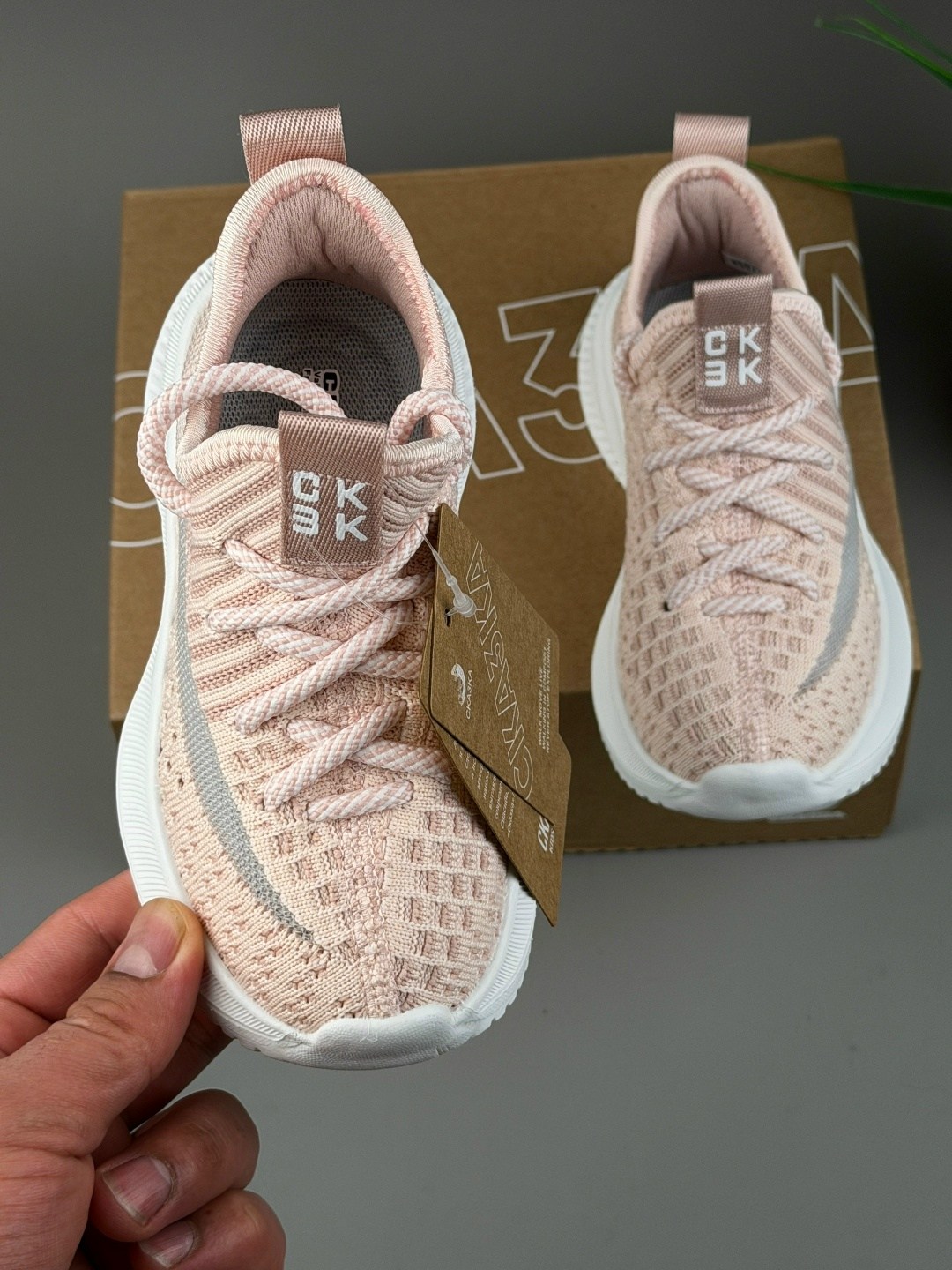 кроссовки,женские кроссовки,кроссовки изи,детские кроссовки,пудровые кроссовки