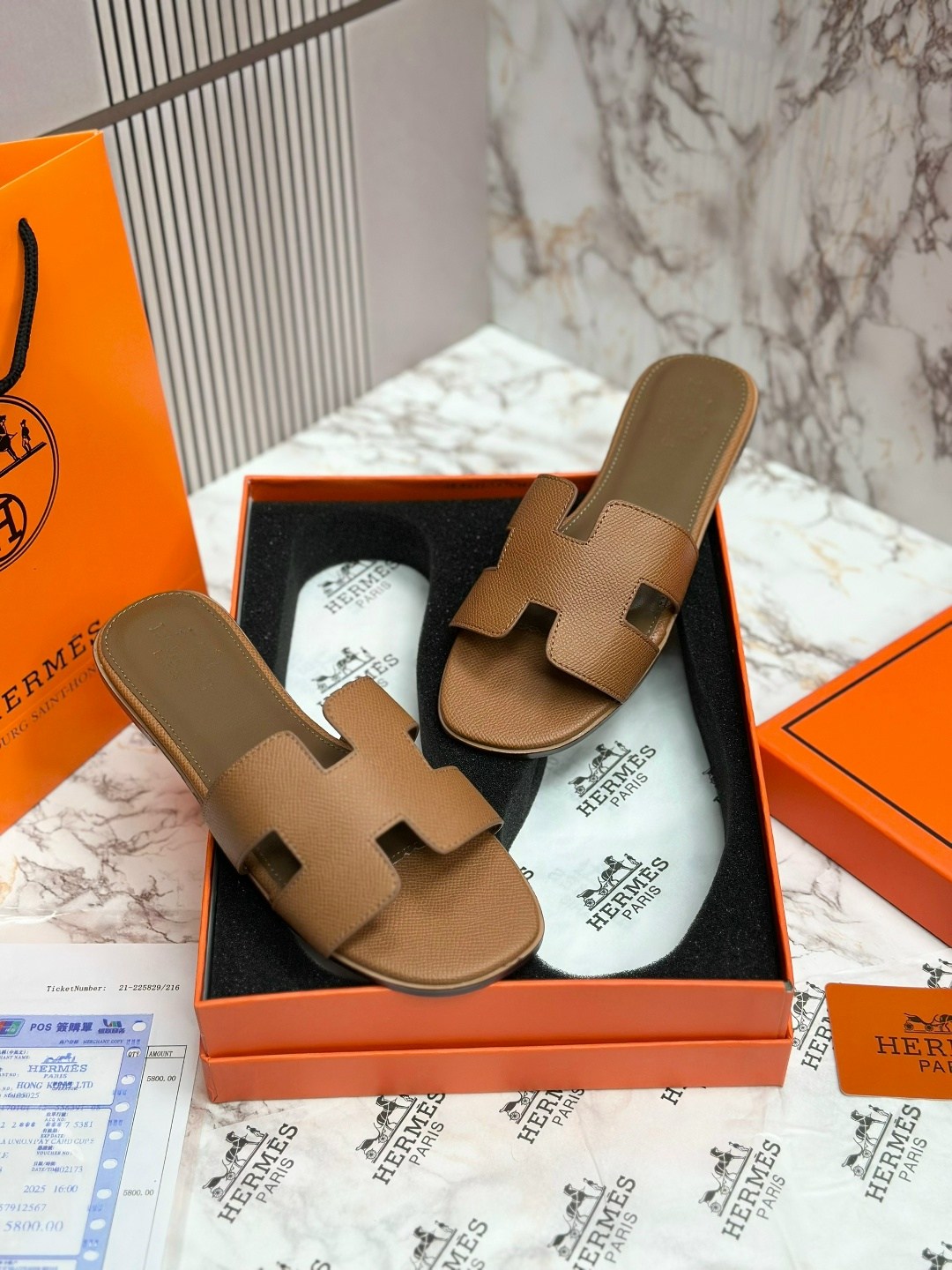 шлепанцы hermes,шлепки hermes женские,шлепки hermes 2026,тапки женские hermes,тапочки hermes