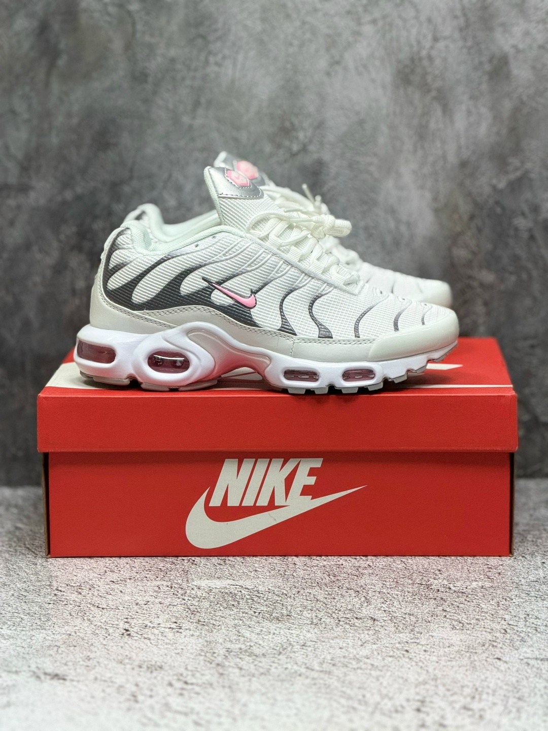 кроссовки летние спортивные nike air max tn plus,кроссовки nike air max tn plus,nike air max tn plus white,кроссовки nike air max plus tn nike,кроссовки женские nike air max tn plus