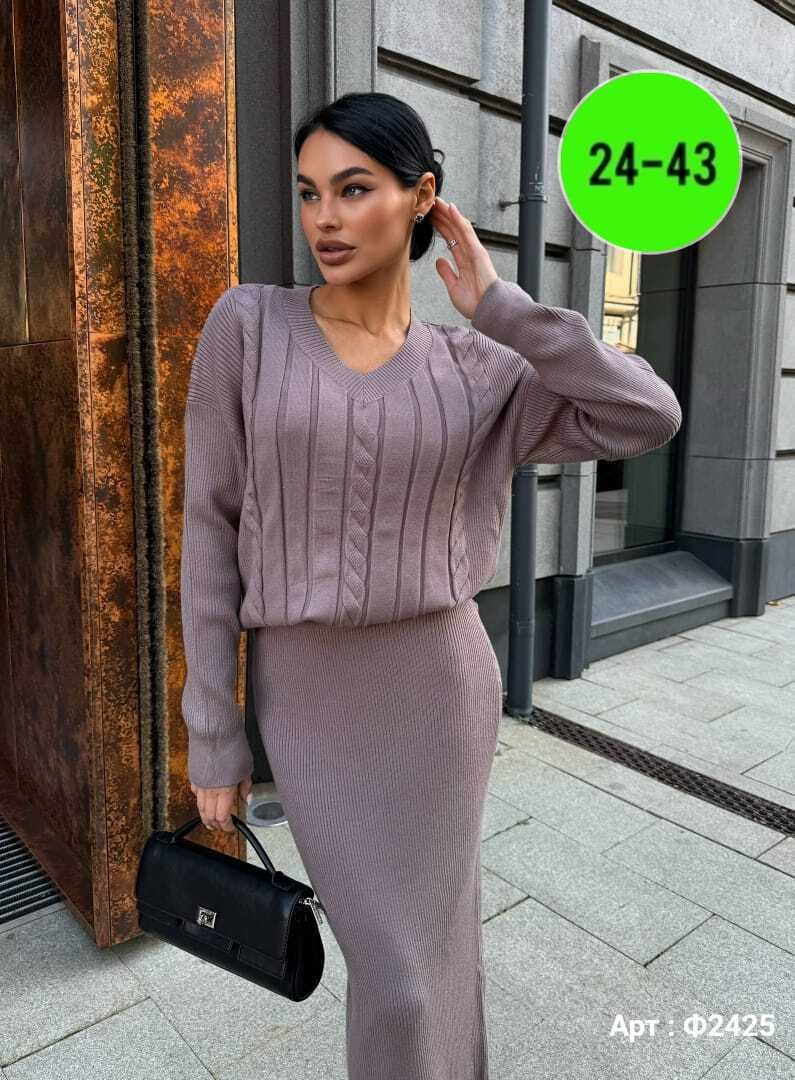 зеленый костюм с юбкой,вязаный костюм с юбкой,трикотажный костюм,зеленый трикотажный костюм,костюм с юбкой