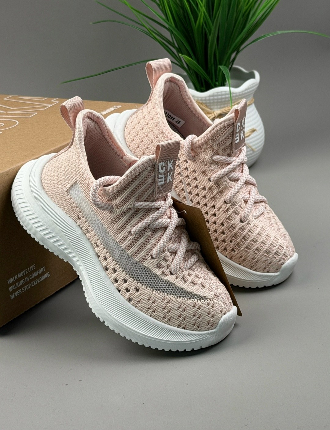 кроссовки,женские кроссовки,кроссовки изи,детские кроссовки,пудровые кроссовки