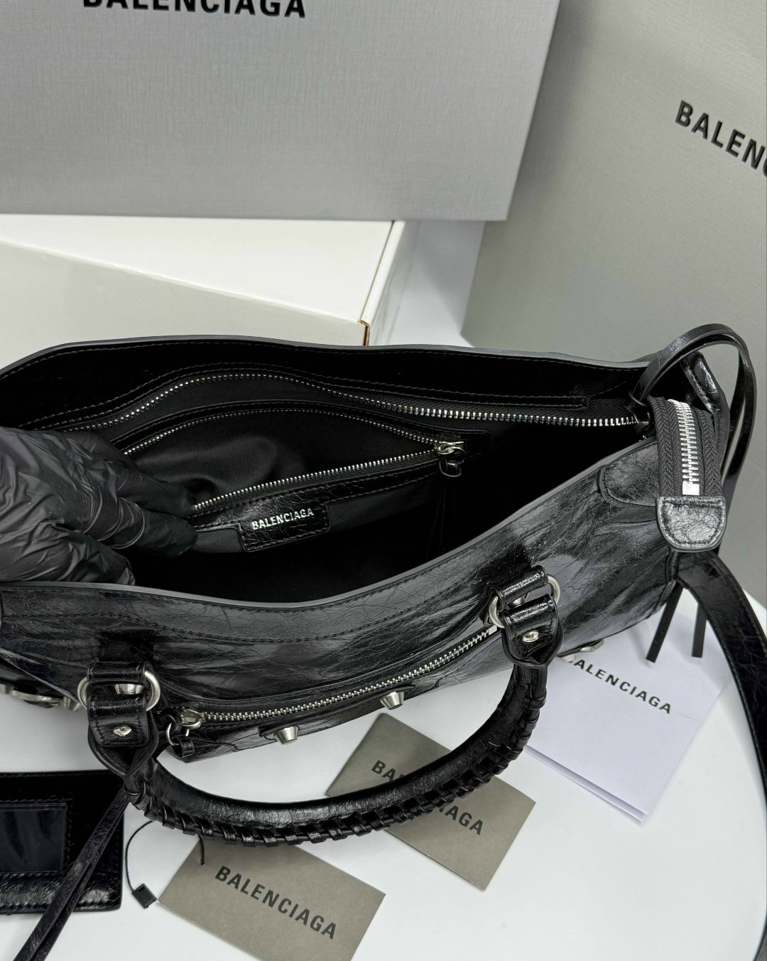 balenciaga balenciaga,женская сумка balenciaga classic черная,сумка balenciaga neo classic черный,сумка balenciaga,сумка balenciaga с зеркальцем большая