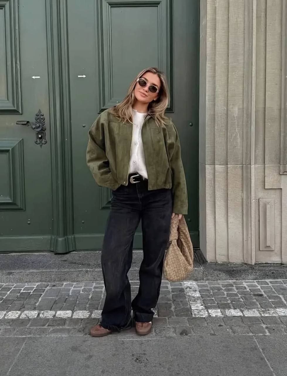 замшевая куртка,стильная женская замшевая куртка-бомбер,куртка свободного кроя,модные джинсы