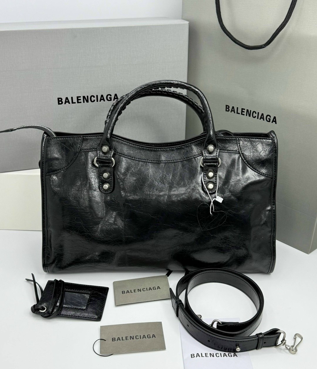balenciaga balenciaga,женская сумка balenciaga classic черная,сумка balenciaga neo classic черный,сумка balenciaga,сумка balenciaga с зеркальцем большая