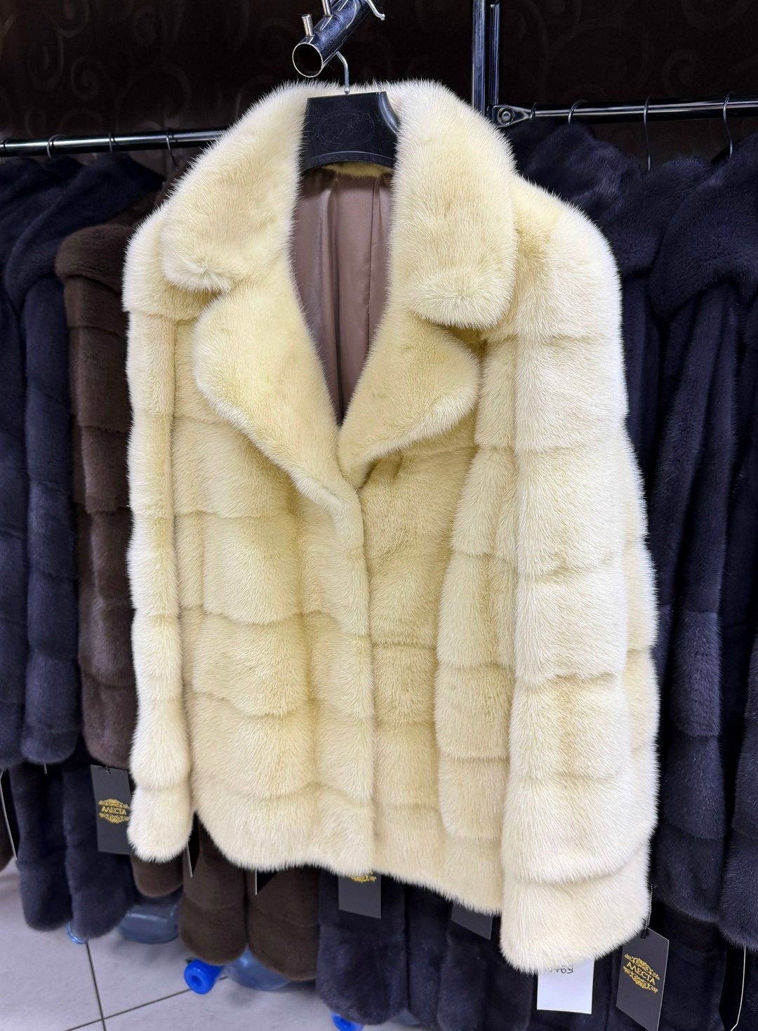 норковая шуба,белая норковая шуба,шуба,шуба автоледи бобрик,шуба норка