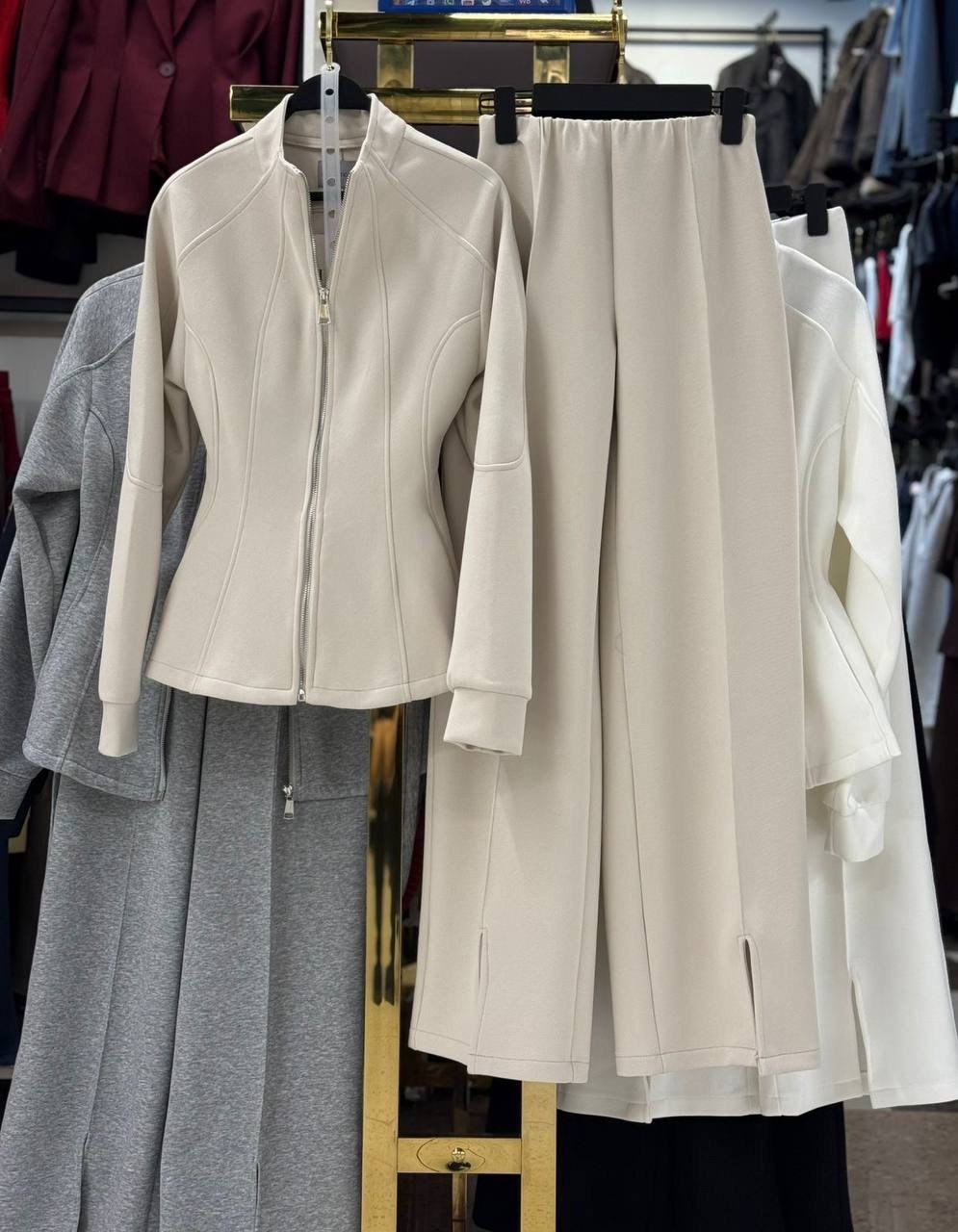 белый жакет с баской,белые костюмы,костюм,жакет,белый женский костюм