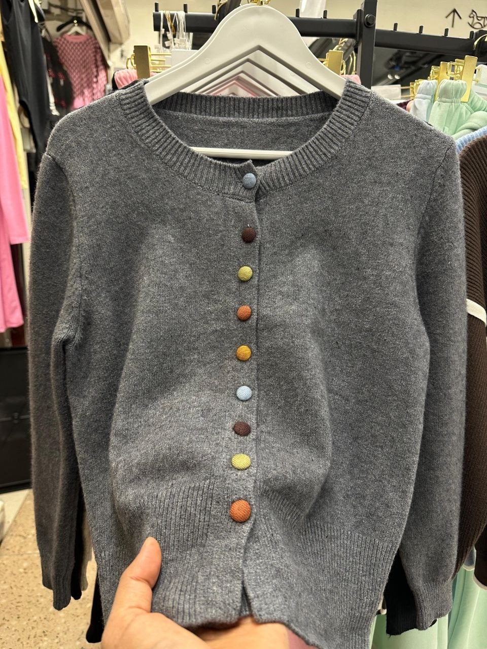 женский вязаный кардиган,кардиган с круглым вырезом,свитер женский кардиган,кардиган с пуговицами,вязаный кардиган