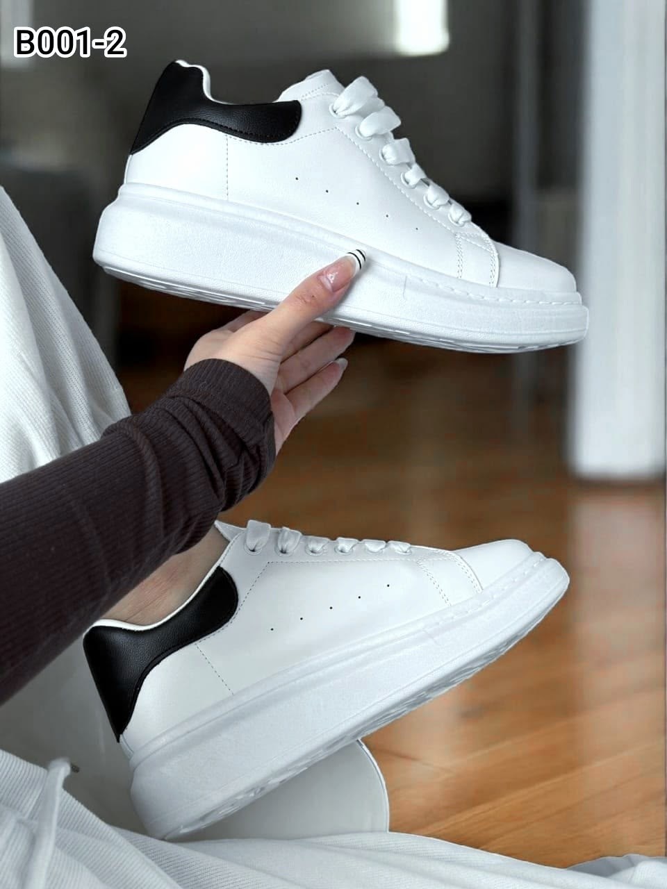 ,женские белые кроссовки,белые кроссовки,женские кроссовки,белые кроссовки с черной пяткой