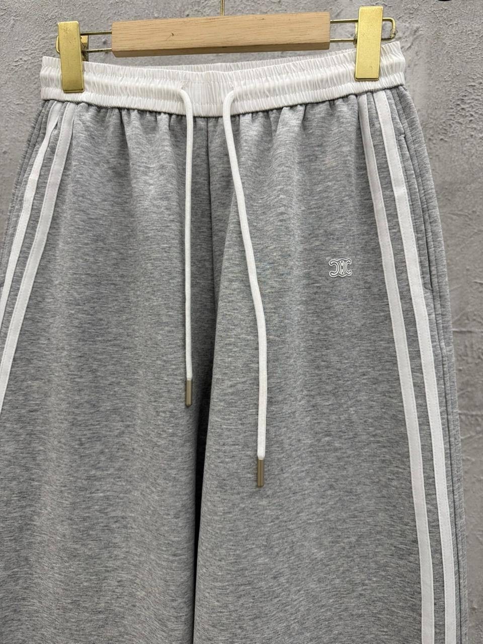 спортивные брюки унисекс off street 3277 серые l,брюки карго с лампасами широкие y2k styfash,брюки спортивные светло-серые,спортивные брюки унисекс off street 3277 серые s,спортивные брюки