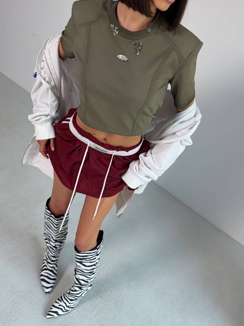 девушка,мода стиль,укороченная кофта,костюм с юбкой,мода одежда