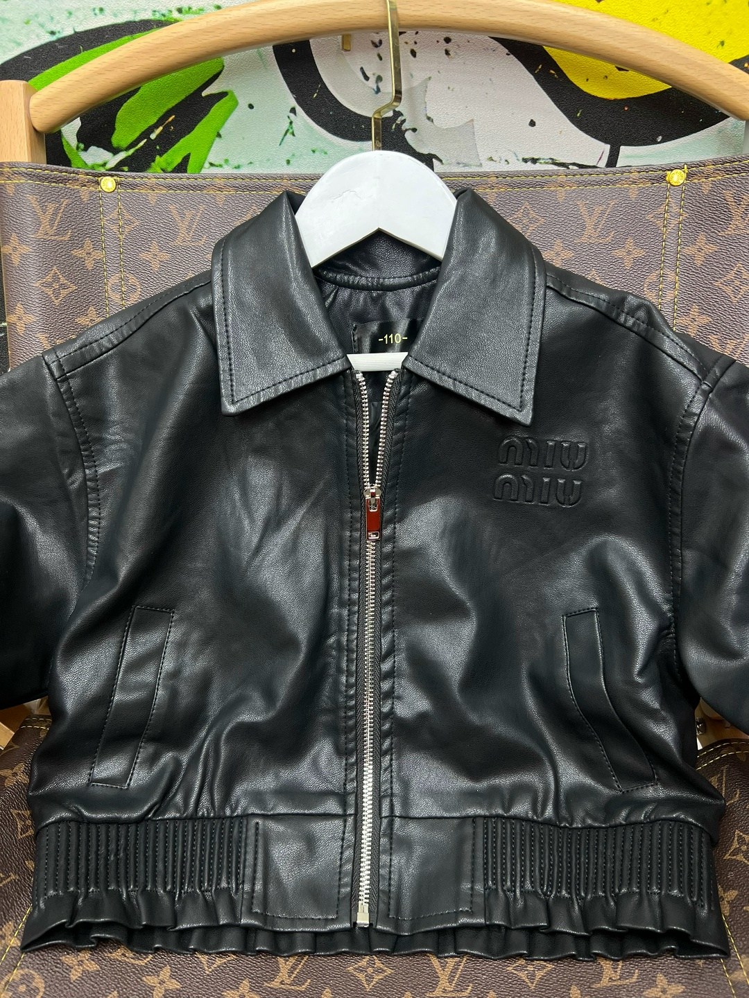 кожаная куртка,кожаная куртка бомбер,куртка бомбер,кожаный бомбер,куртка кожаная женская