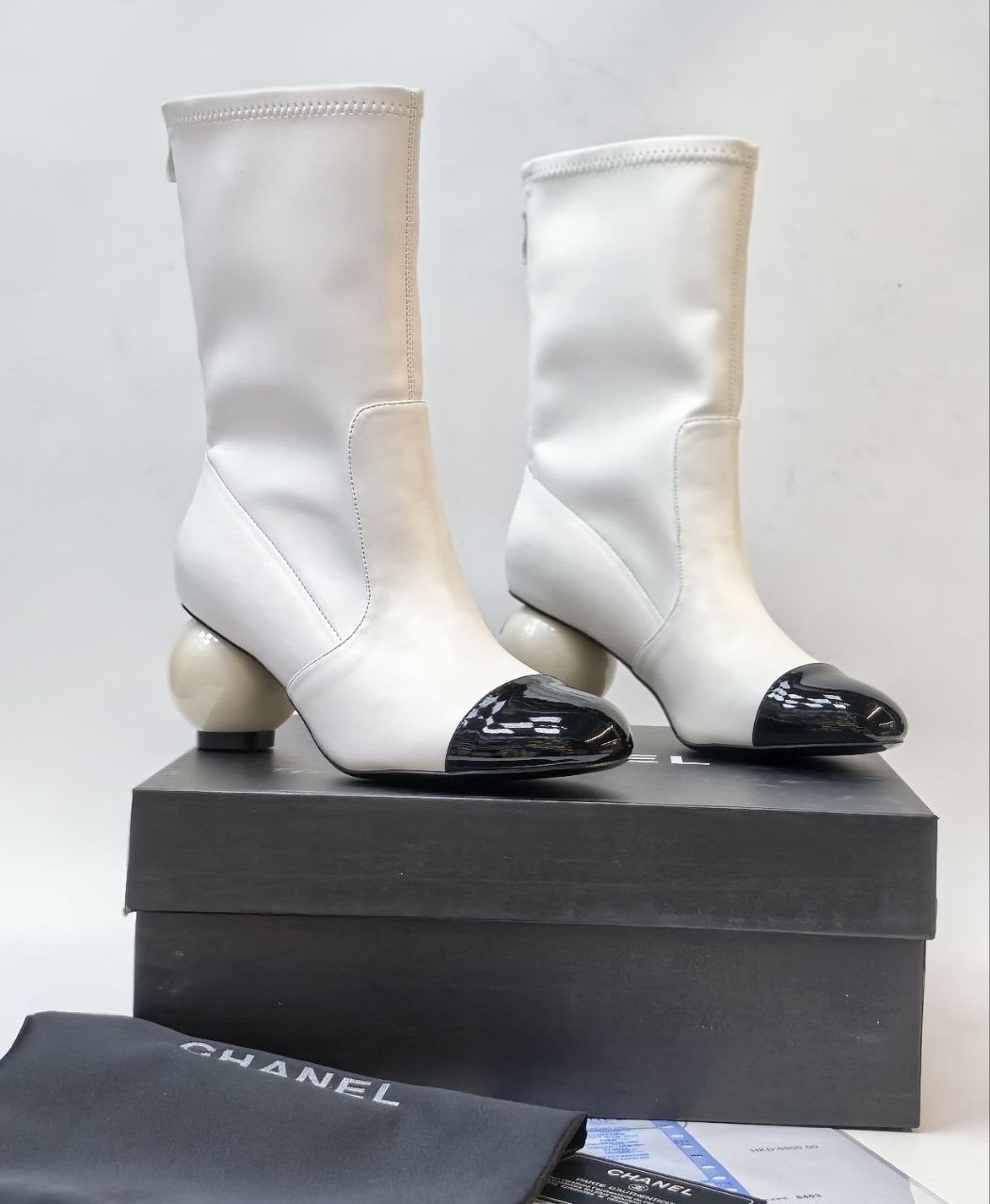 ботильоны chanel,женские кожаные белые ботильоны chanel,сапоги chanel,ботильоны женские chanel,кожаные ботильоны chanel