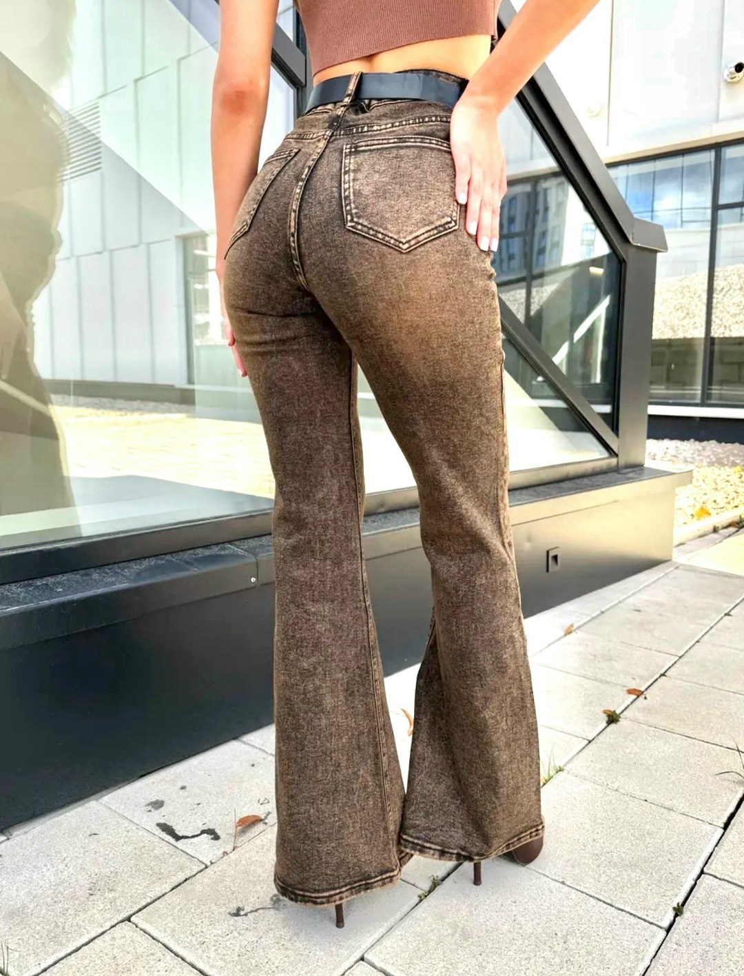 джинсы клеш женские,джинсы клеш,модные джинсы,джинсы-клеш с высокой талией,коричневые джинсы клеш