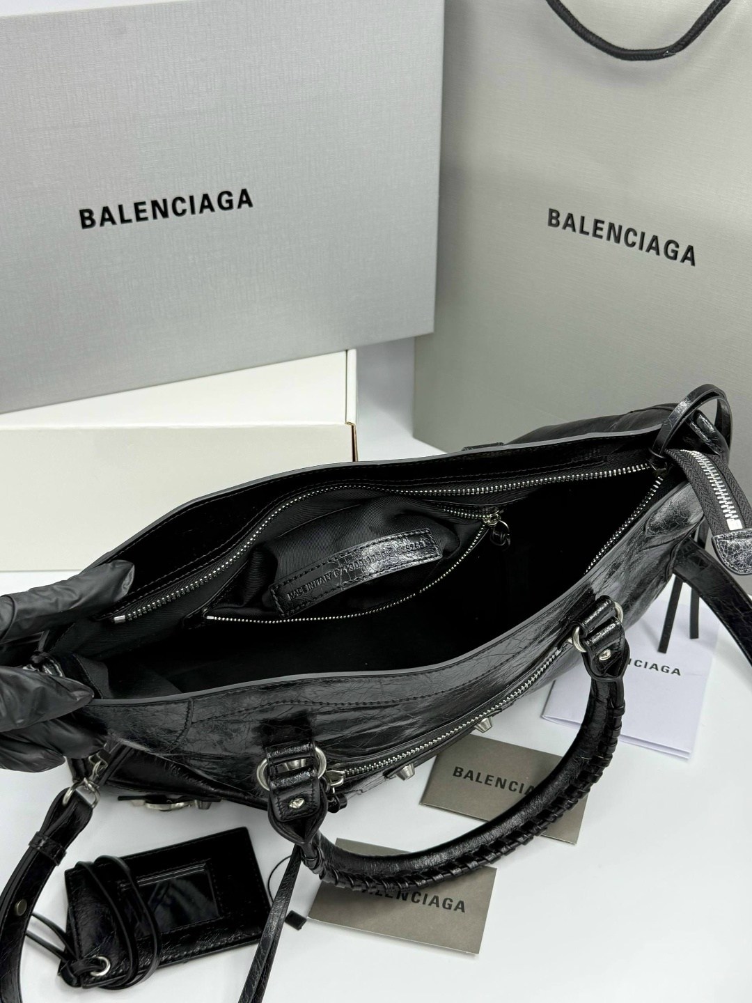 balenciaga balenciaga,женская сумка balenciaga classic черная,сумка balenciaga neo classic черный,сумка balenciaga,сумка balenciaga с зеркальцем большая