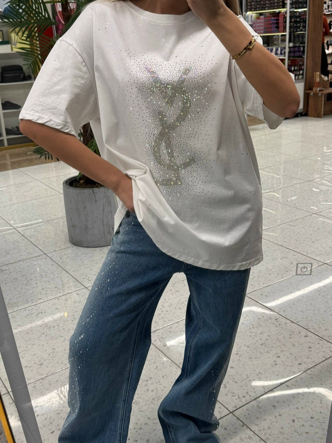 женская футболка,футболка,футболка со стразами на стиле oversize,футболка со стразами,женская футболка оверсайз