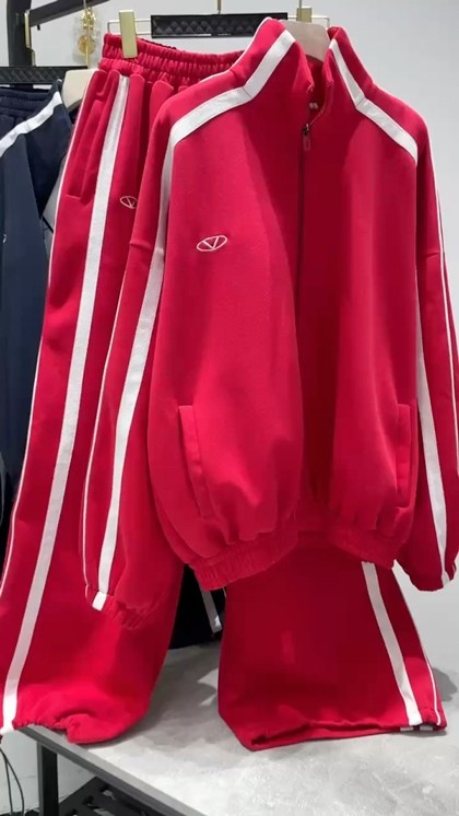 костюм женский,спортивный костюм,красные спортивные костюмы,спортивные повседневные костюмы,повседневный костюм