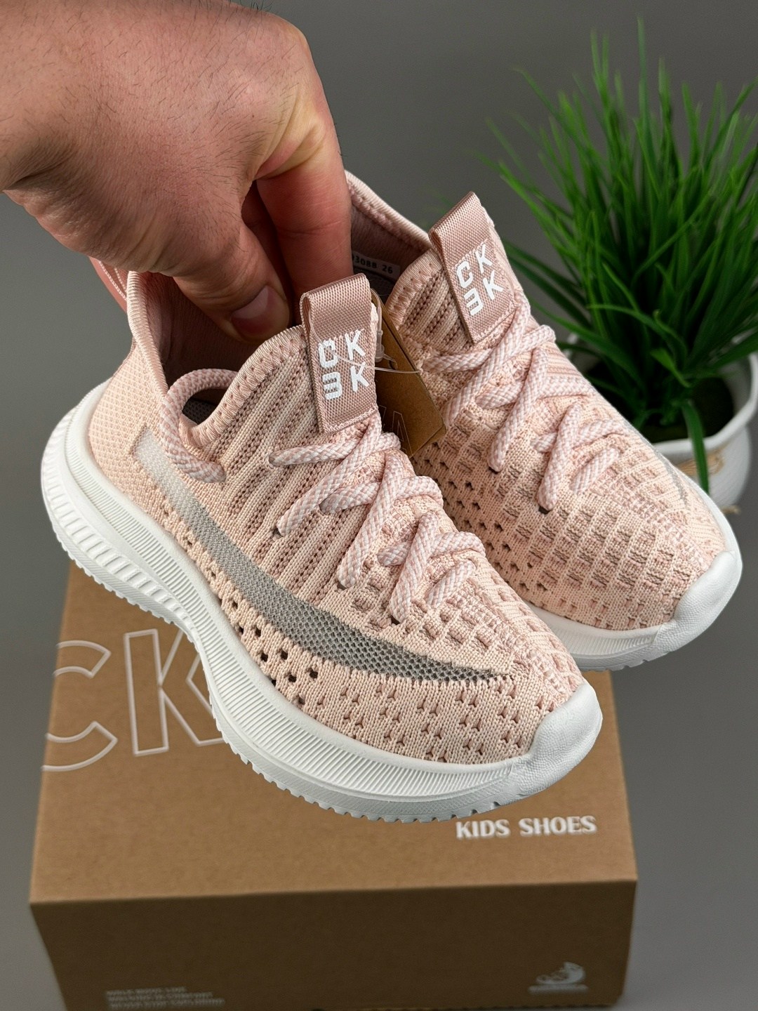 кроссовки,женские кроссовки,кроссовки изи,детские кроссовки,пудровые кроссовки