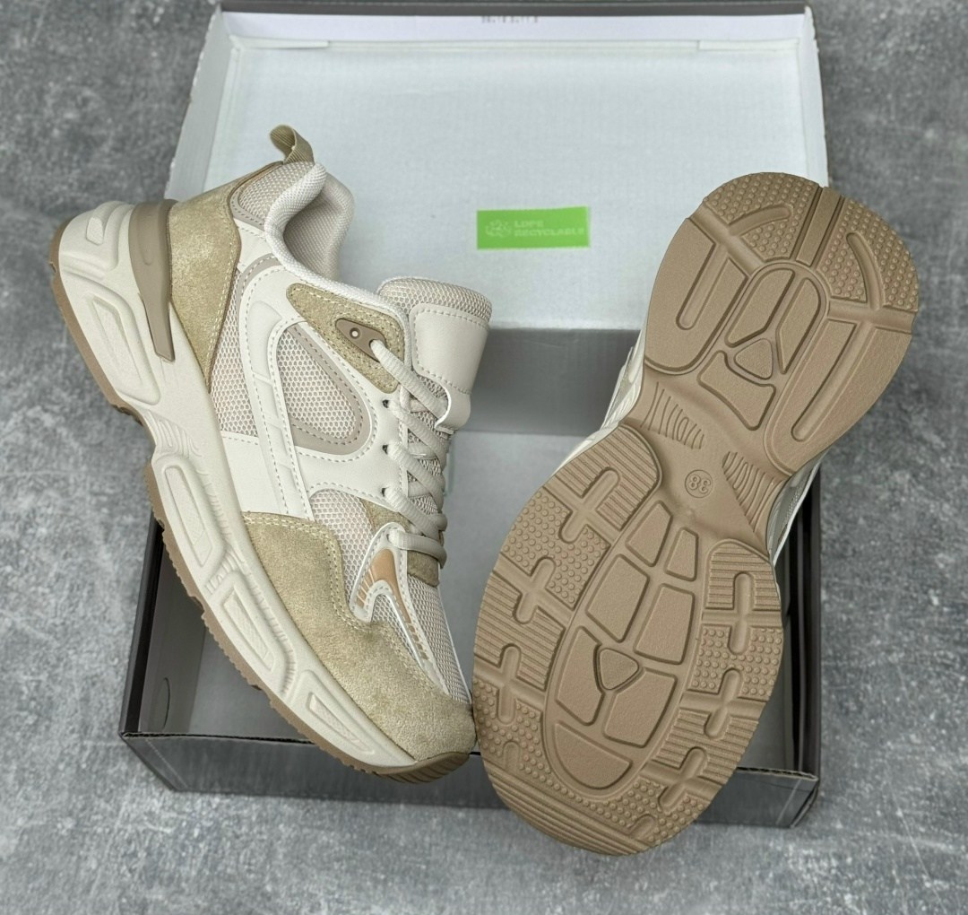 женские кроссовки,бежевые кроссовки,кроссовки модные,массивные кроссовки,удобные кроссовки