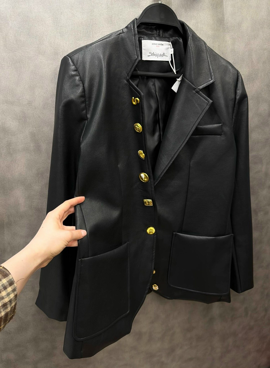 кожаный блейзер женский,женские жакеты,блейзер бальман женский,balmain кожаный пиджак,женский черный кожаный двубортный пиджак от balmain