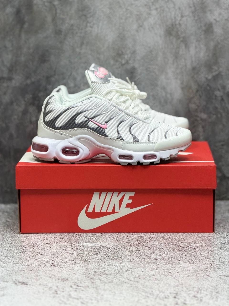 кроссовки летние спортивные nike air max tn plus,кроссовки air max tn plus nike,кроссовки спортивные air max tn plus nike,кроссовки женские nike air max tn plus,nike air max tn plus