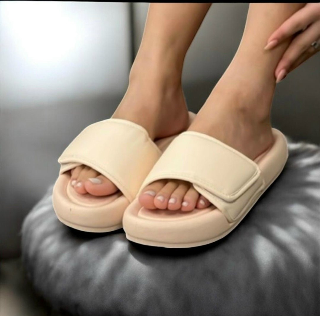 женские шлепанцы,,модные тапочки,модные шлепанцы,шлепки женские