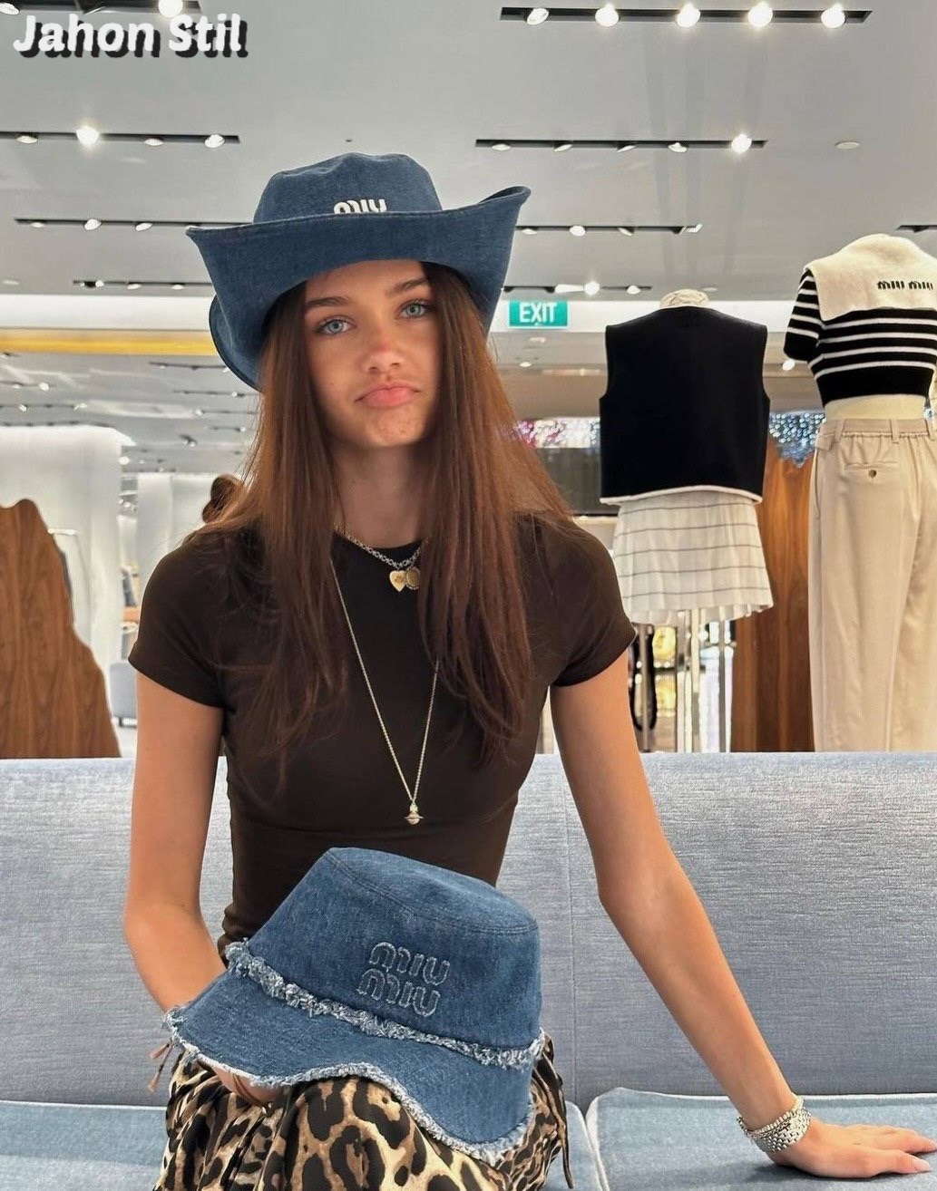 базовая женская футболка,футболки женская,укороченная футболка женская,облегающая футболка,обтягивающая футболка