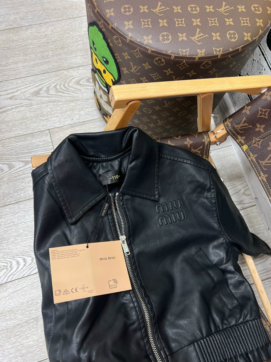 кожаная куртка,кожаная куртка бомбер,куртка бомбер,кожаный бомбер,куртка кожаная женская