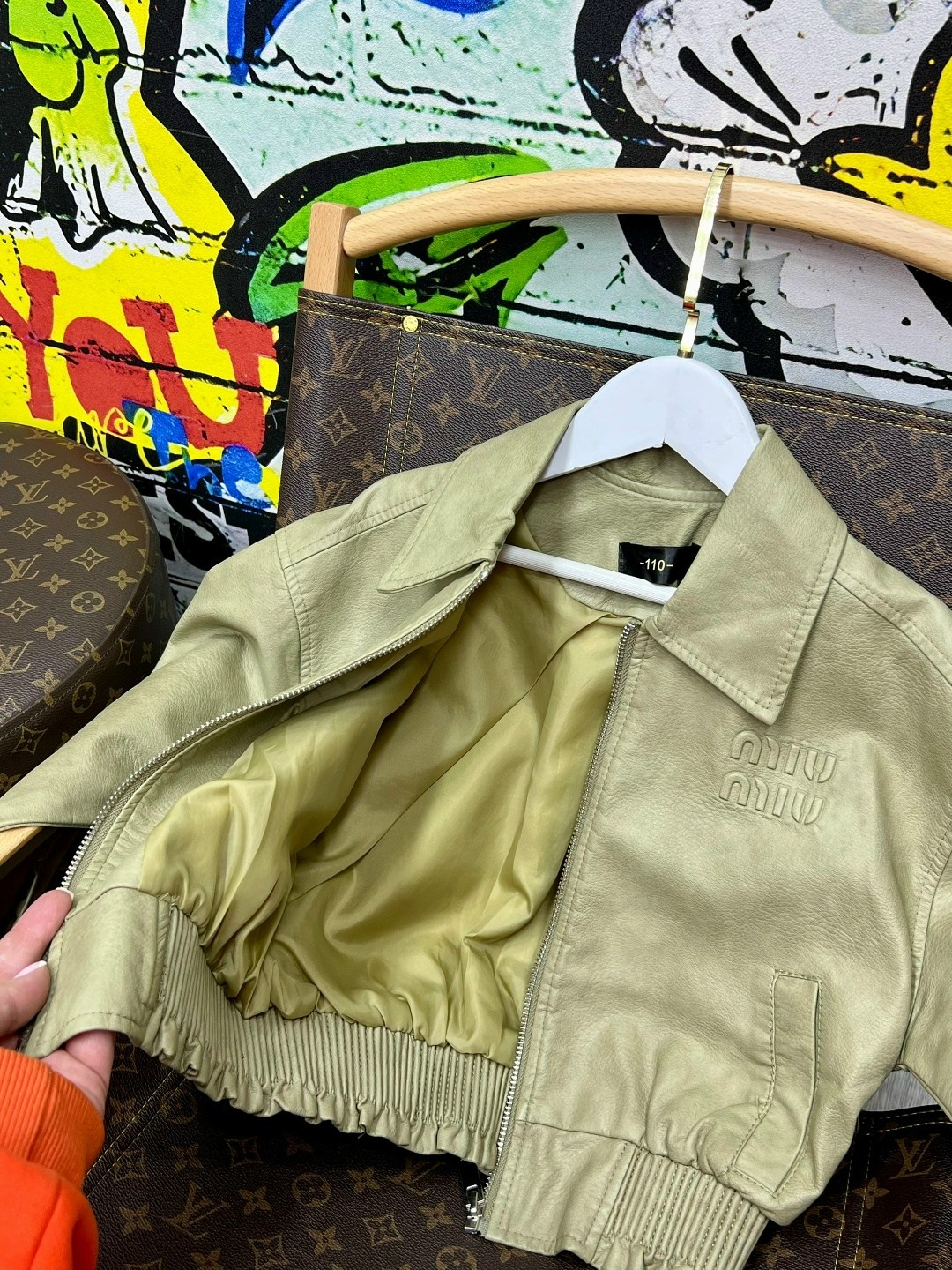 кожаная куртка,модная куртка,куртка бомбер,куртка бомбер женская,повседневная куртка