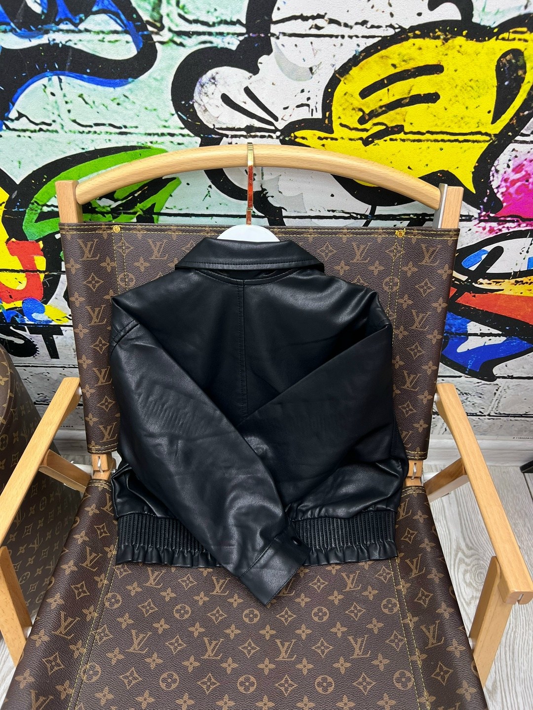 кожаная куртка,кожаная куртка бомбер,куртка бомбер,кожаный бомбер,куртка кожаная женская