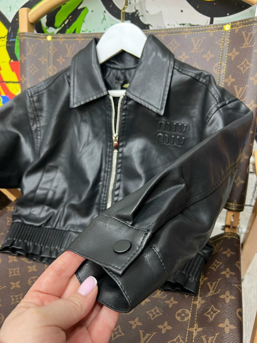 кожаная куртка,кожаная куртка бомбер,куртка бомбер,кожаный бомбер,куртка кожаная женская