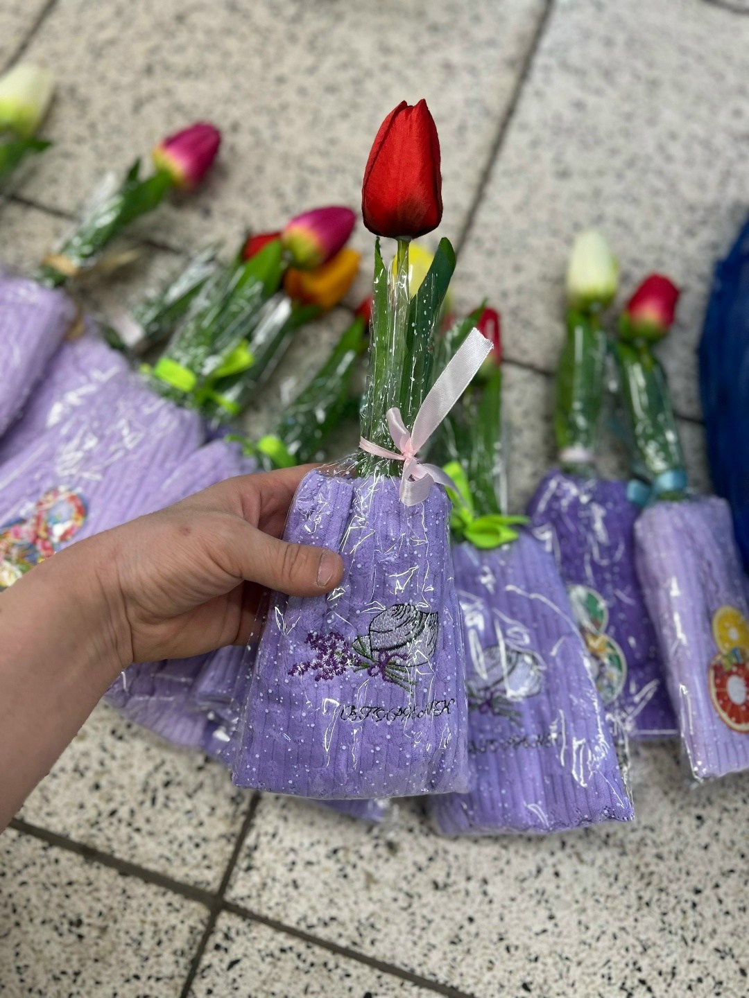 букет тюльпан,тюльпаны упаковка,упаковка букета,подарки на 8 марта,тюльпан поделка