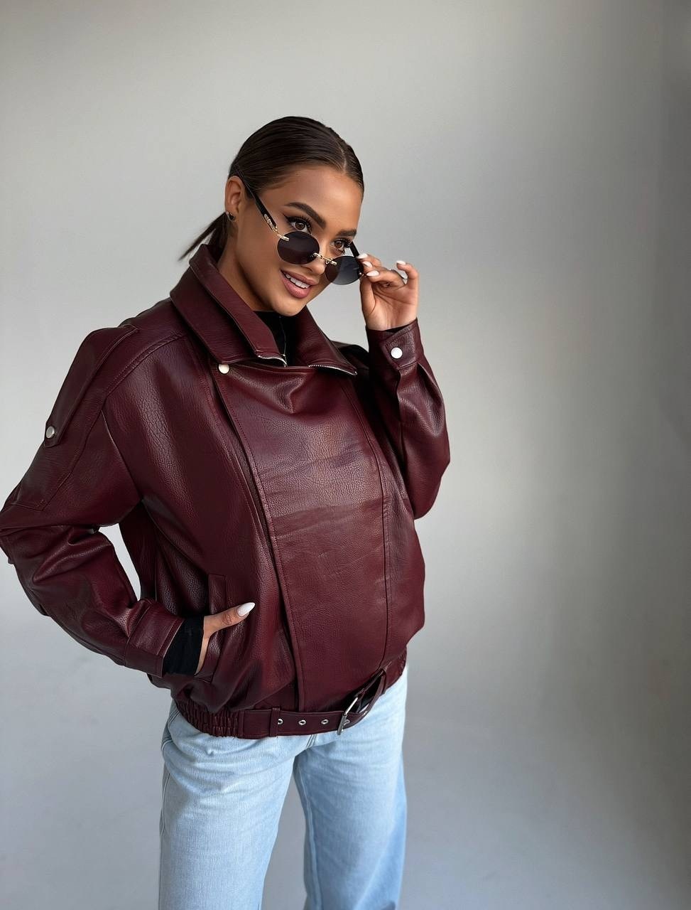 куртка из экокожи,женская куртка кожаная оверсайз короткая okssana firsanova,модные бордовые кожаные куртки с лацканами,коричневая женская кожаная куртка-косуха,куртка кожаная