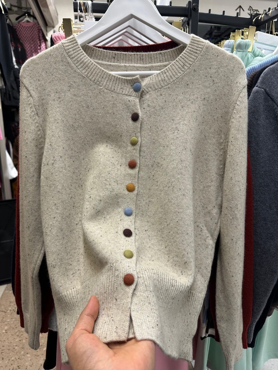 женский вязаный кардиган,кардиган с круглым вырезом,свитер женский кардиган,кардиган с пуговицами,вязаный кардиган