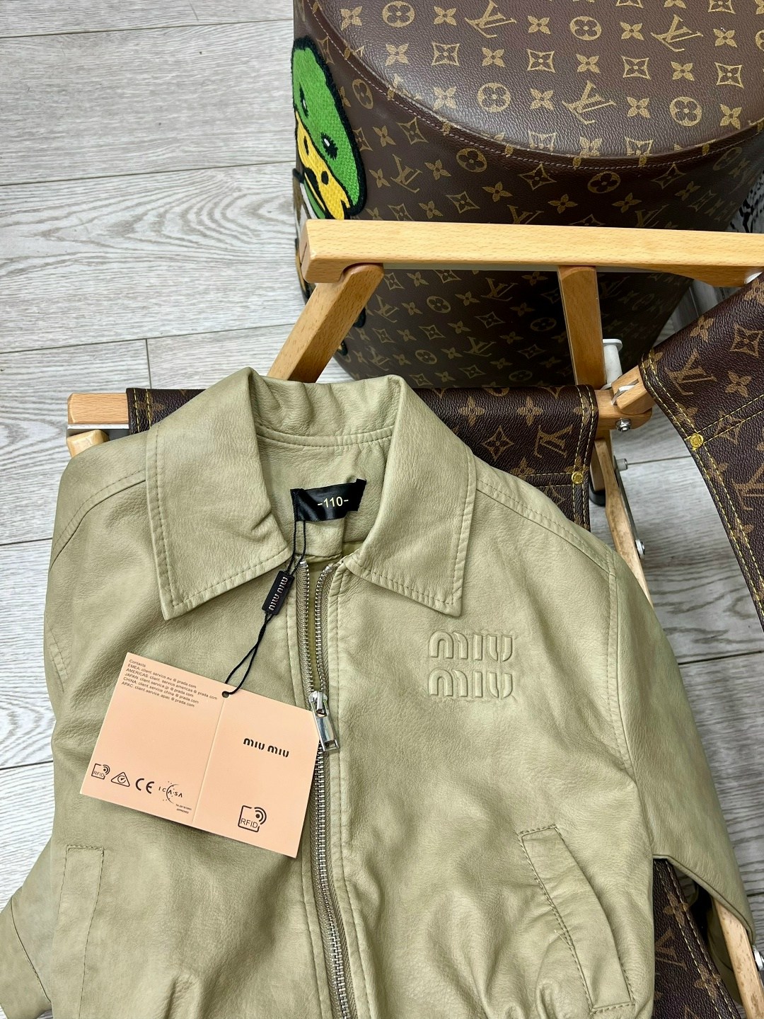 кожаная куртка,модная куртка,куртка бомбер,куртка бомбер женская,повседневная куртка