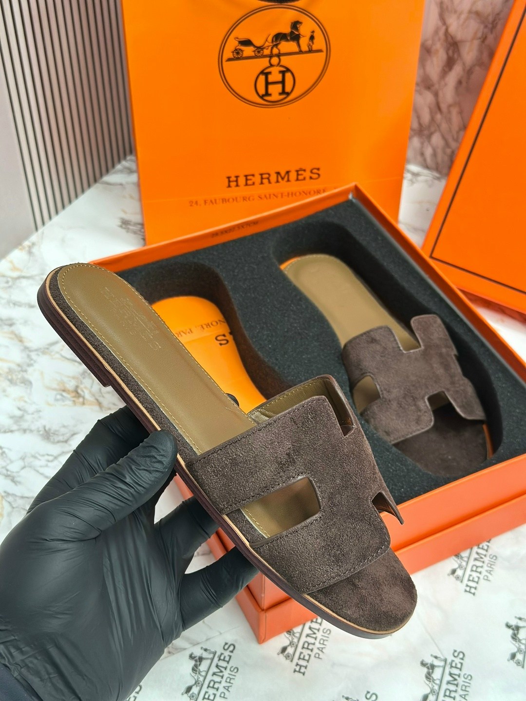 шлепанцы hermes,шлепки hermes женские,шлепки hermes 2026,тапки женские hermes,тапочки hermes