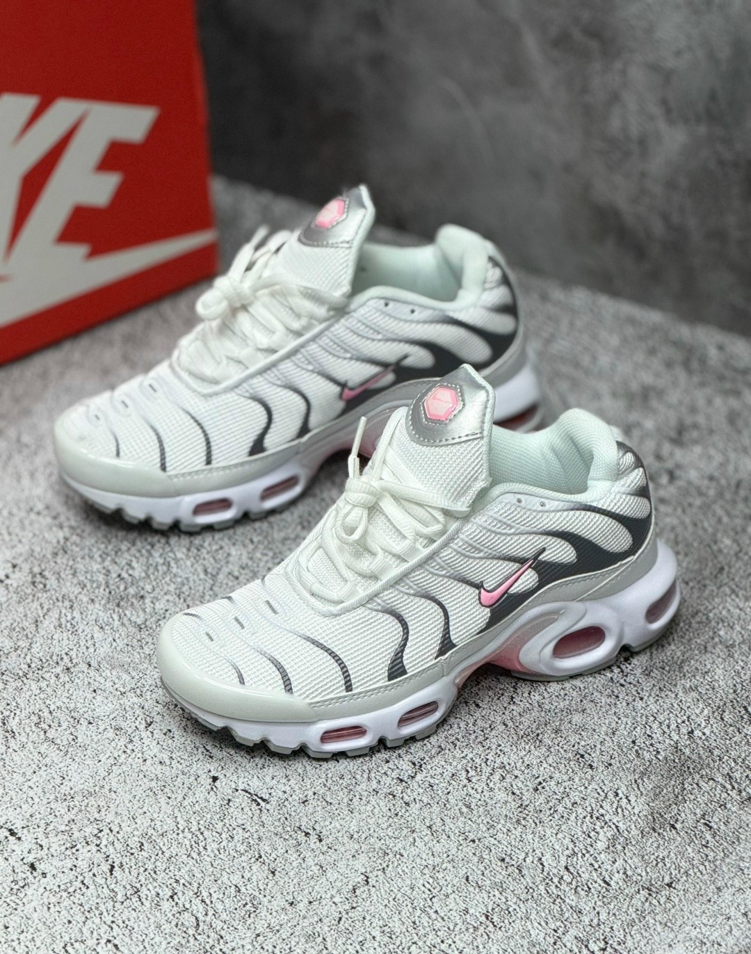кроссовки летние спортивные nike air max tn plus,кроссовки nike air max tn plus,nike air max tn plus white,кроссовки nike air max plus tn nike,кроссовки женские nike air max tn plus
