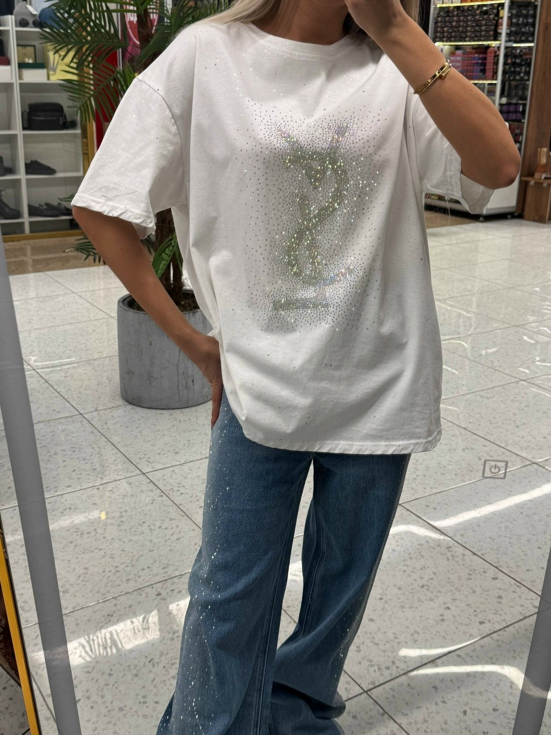 женская футболка,футболка,футболка со стразами на стиле oversize,футболка со стразами,женская футболка оверсайз