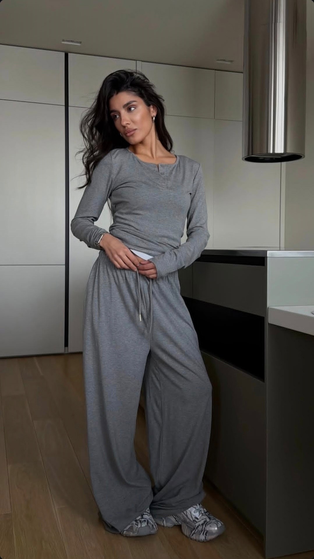 лонгслив,лонгслив облегающий летний с открытыми плечами corner17 цвет черный,лонгслив облегающий летний с открытыми плечами corner17,трикотажные брюки,лонгслив облегающий летний с открытыми плечами co