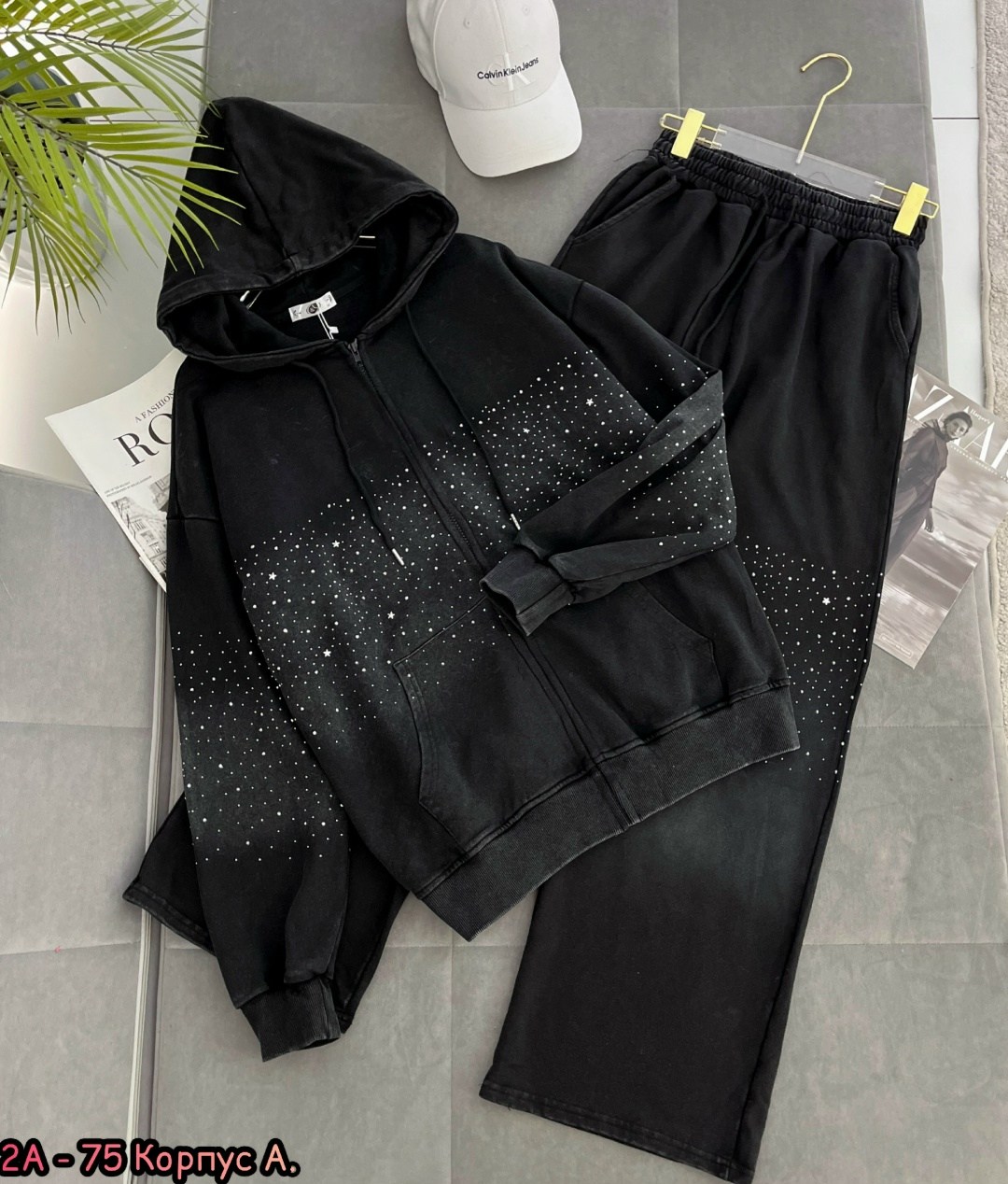 стильные костюмы,женский спортивный костюм,женский костюм,спортивный костюм,костюм женский со стразами