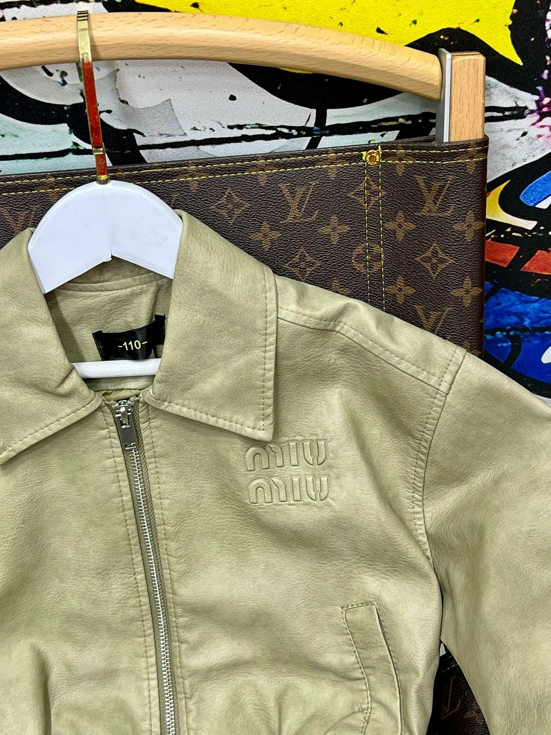 кожаная куртка,модная куртка,куртка бомбер,куртка бомбер женская,повседневная куртка