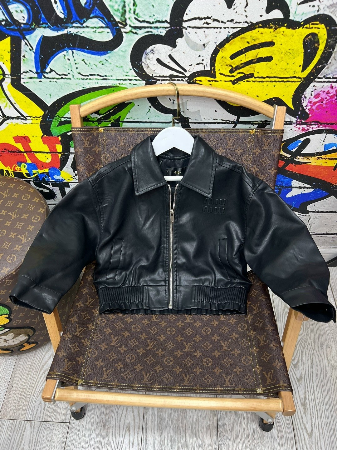 кожаная куртка,кожаная куртка бомбер,куртка бомбер,кожаный бомбер,куртка кожаная женская